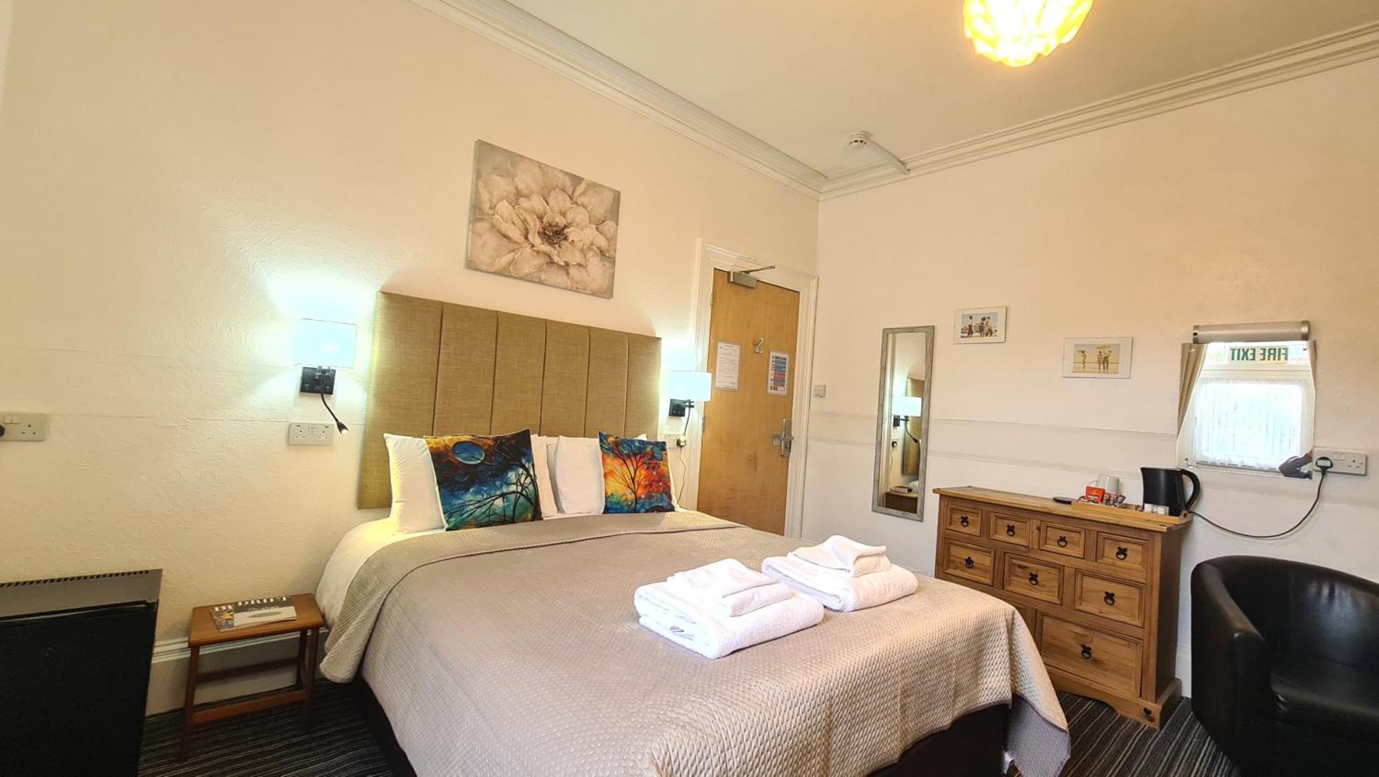 The Torland - Paignton Seafront - Free Parking, All Rooms En-Suite Bagian luar foto